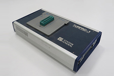 SYSTEM GENERAL通用烧录器TURPRO-1/FX面世，全球通用型烧录器行业鼻祖，支持EEPROM、Flash、MPU、PLD、高速PLD（FPGA）的全品类芯片的量产化烧录